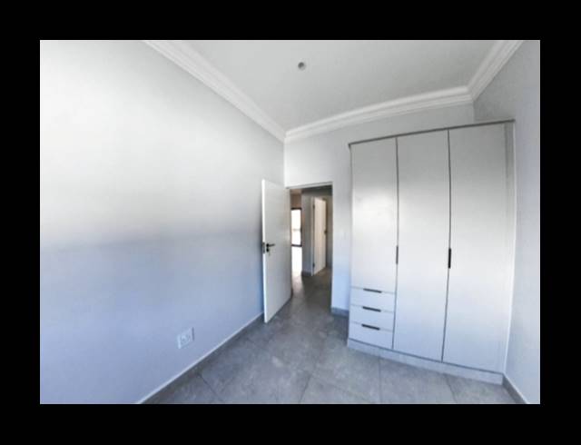 3 BEDROOM APARTMENT FOR SALE IN BRYANSTON